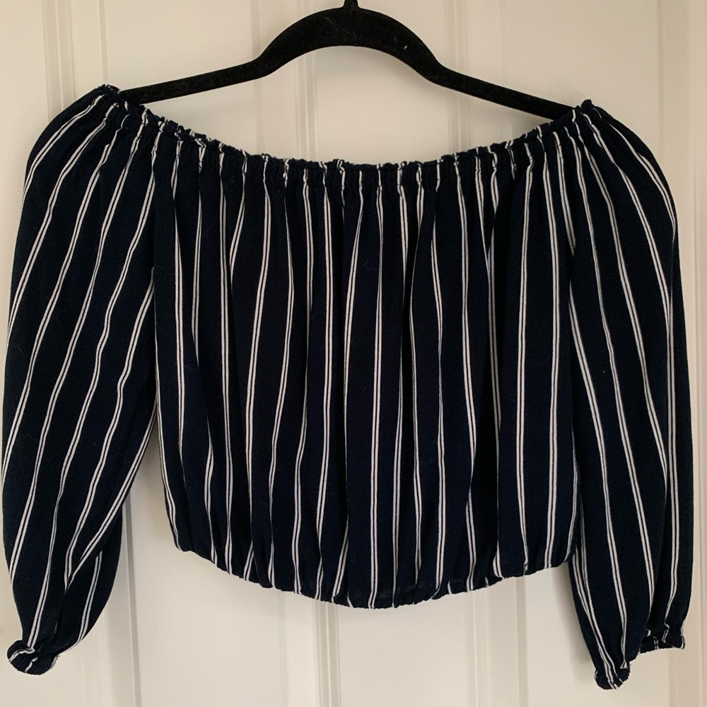Brandy Melville Long Sleeve Cropped Shirt